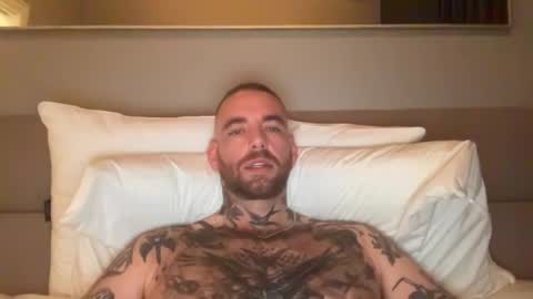 Snapshot of mathewloyal chatting on November 19, 3:06 am Mat Loyal online show from November 19, 3:06 am