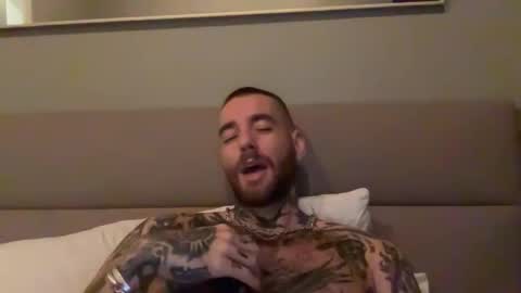 Snapshot of mathewloyal chatting on November 25, 5:51 am Mat Loyal online show from November 25, 5:51 am