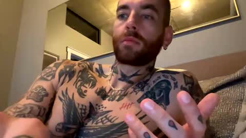 Snapshot of mathewloyal chatting on December 14, 9:52 pm Mat Loyal online show from December 14, 9:52 pm