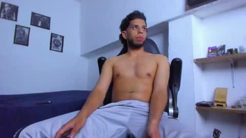 Snapshot of mathews_19 chatting on November 20, 10:53 pm Teo online show from November 20, 10:53 pm