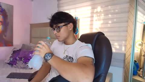 Snapshot of mathias_oberlin chatting on March 28, 7:46 pm MATHIAS online show from March 28, 7:46 pm