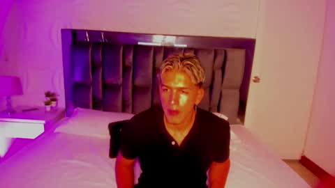 Snapshot of mathiastaylorr chatting on October 20, 7:36 pm MathiasTaylor online show from October 20, 7:36 pm