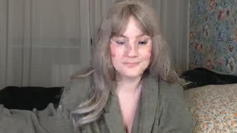 Snapshot of mathilde_solveig chatting on December 29, 3:57 pm mathilde_solveig online show from December 29, 3:57 pm