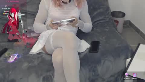 Snapshot of mathurin37 chatting on January 25, 11:23 am LooLa online show from January 25, 11:23 am