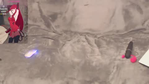 Snapshot of mathurin37 chatting on February 12, 8:59 am LooLa online show from February 12, 8:59 am