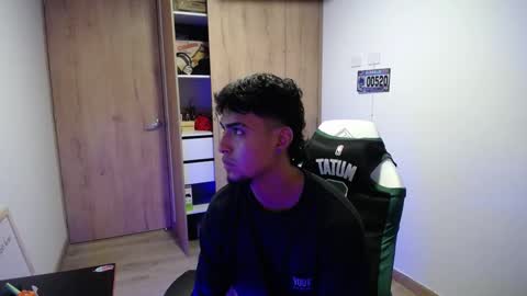 Snapshot of matias_bianco01 chatting on September 24, 4:49 am matias online show from September 24, 4:49 am