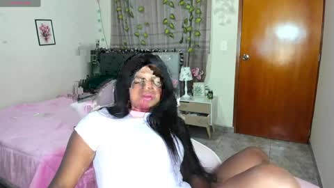 Snapshot of matilde27 chatting on April 9, 2:55 am Daniela online show from April 9, 2:55 am
