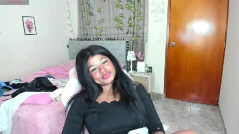 Snapshot of matilde27 chatting on April 11, 2:16 am Daniela online show from April 11, 2:16 am