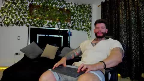 Snapshot of matius_foxtter chatting on October 25, 2:30 am matius foxter online show from October 25, 2:30 am