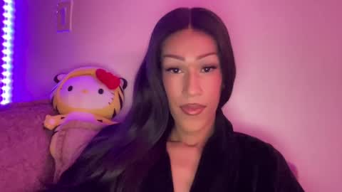 MOLLY MILLS online show from November 10, 3:49 am