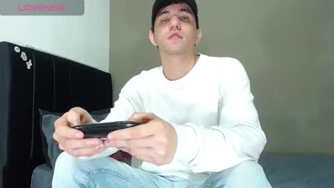 Snapshot of matteo12_ chatting on February 19, 2:07 am ---Matteo--- online show from February 19, 2:07 am