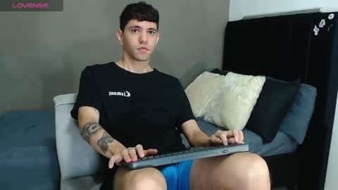 Snapshot of matteo12_ chatting on April 26, 9:40 am ---Matteo--- online show from April 26, 9:40 am