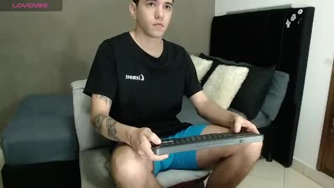 Snapshot of matteo12_ chatting on April 27, 9:07 am ---Matteo--- online show from April 27, 9:07 am