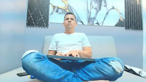 Snapshot of matthew_white2 chatting on May 19, 7:20 pm Matthew online show from May 19, 7:20 pm