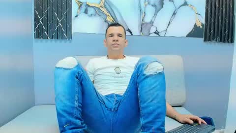 Snapshot of matthew_white2 chatting on June 2, 7:27 pm Matthew online show from June 2, 7:27 pm