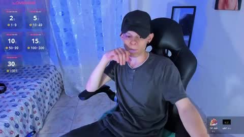 Snapshot of matthewboy_ chatting on March 3, 3:52 am MatthewBoy online show from March 3, 3:52 am