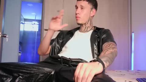 Snapshot of matthewjones1 chatting on November 9, 6:39 pm Matt online show from November 9, 6:39 pm