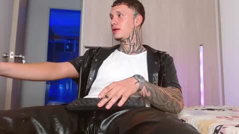 Snapshot of matthewjones1 chatting on November 22, 12:53 am Matt online show from November 22, 12:53 am