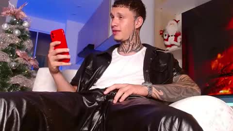 Snapshot of matthewjones1 chatting on November 29, 12:35 am Matt online show from November 29, 12:35 am