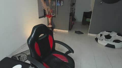 mattias     online show from February 5, 6:15 pm