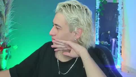 mattias     online show from October 5, 4:22 am