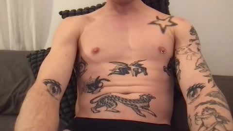 Snapshot of mattioss chatting on February 19, 11:23 pm mattioss online show from February 19, 11:23 pm