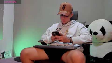 Snapshot of mattiwsmorris_ chatting on October 23, 3:39 am mattiwsmorris_ online show from October 23, 3:39 am