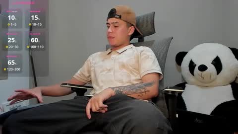 Snapshot of mattiwsmorris_ chatting on October 31, 6:25 am mattiwsmorris_ online show from October 31, 6:25 am