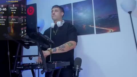 mattsaill_ online show from November 18, 1:22 am