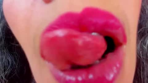 Snapshot of mature_tenderxx chatting on October 28, 3:14 pm Sexy Hot Mature Sophy online show from October 28, 3:14 pm