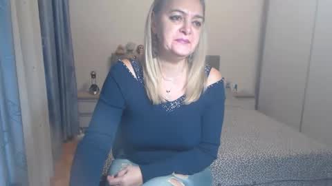 maturediana online show from December 12, 4:04 am