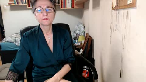maturekate online show from September 11, 6:13 am