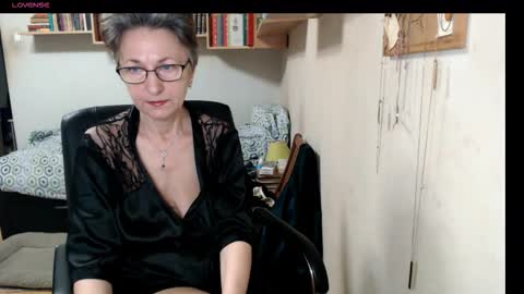 maturekate online show from September 12, 6:35 am