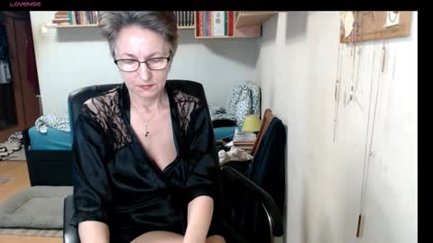 maturekate online show from September 19, 6:37 am