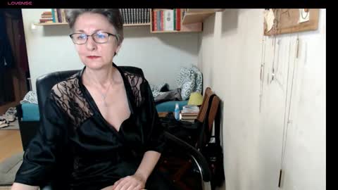 maturekate online show from September 20, 6:25 am