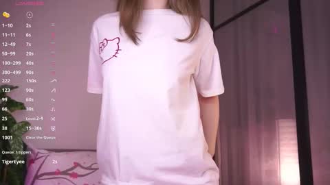 Snapshot of maudhaskell chatting on November 3, 4:08 pm Lily online show from November 3, 4:08 pm