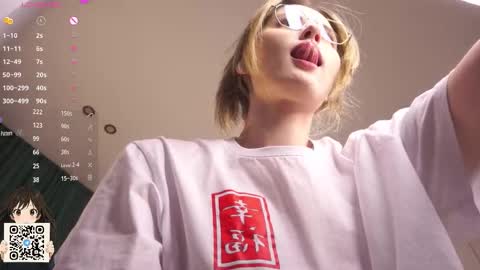 Snapshot of maudhaskell chatting on December 15, 4:22 pm Lily online show from December 15, 4:22 pm