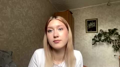 Snapshot of maudiesikes chatting on July 14, 10:21 am Mia online show from July 14, 10:21 am