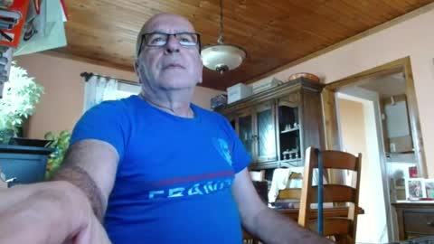 Snapshot of mauriceandre chatting on August 2, 12:03 pm Maurice online show from August 2, 12:03 pm