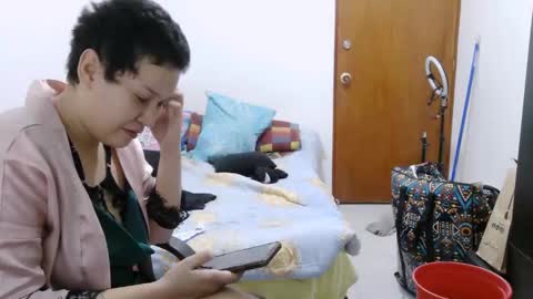 mauroluxandra online show from February 1, 8:46 am