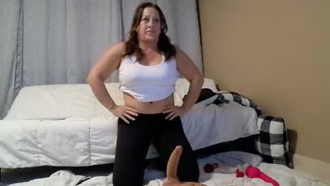 Snapshot of mavierose1 chatting on December 17, 5:57 am Mavierose online show from December 17, 5:57 am