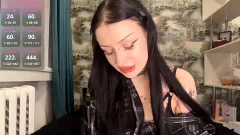 Mavis online show from June 11, 8:29 pm