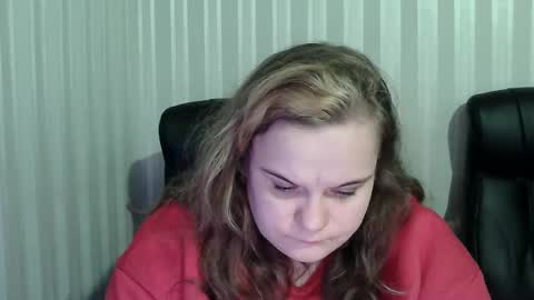 Snapshot of mavka2025x chatting on December 15, 6:06 am Mavka2025x online show from December 15, 6:06 am