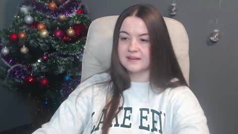 MavkaCute online show from December 17, 7:09 pm