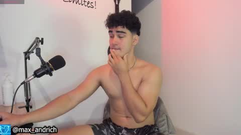 Snapshot of max__andrich chatting on February 3, 8:19 am Max... online show from February 3, 8:19 am