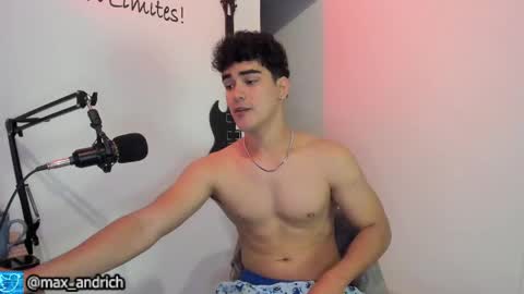 Snapshot of max__andrich chatting on February 19, 10:22 am Max... online show from February 19, 10:22 am