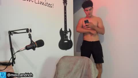 Snapshot of max__andrich chatting on March 6, 2:52 am Max... online show from March 6, 2:52 am