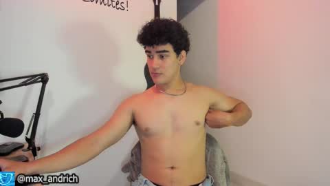 Snapshot of max__andrich chatting on March 25, 2:28 am Max... online show from March 25, 2:28 am