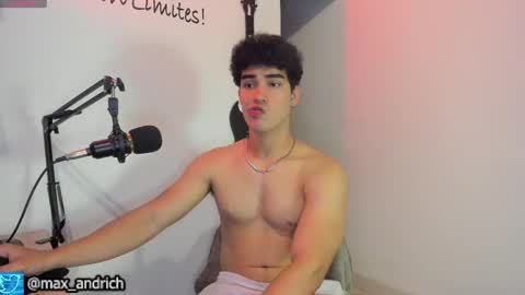 Snapshot of max__andrich chatting on March 28, 6:02 am Max... online show from March 28, 6:02 am