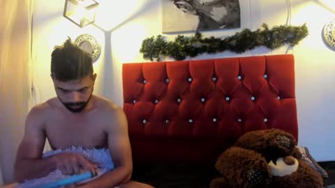 Max  Ashley online show from December 13, 4:49 pm